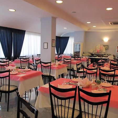 Hotel Monti ริมินี ภายนอก รูปภาพ